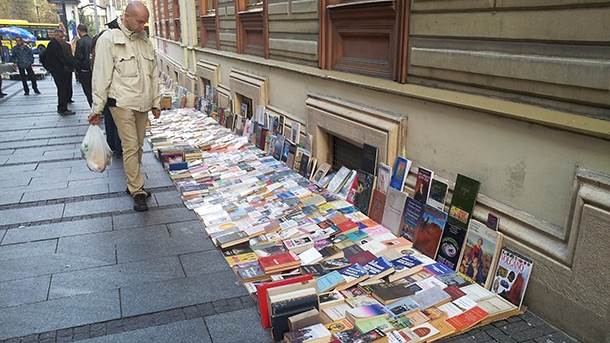  Racija u Kosovskoj, jurili prodavce knjiga 