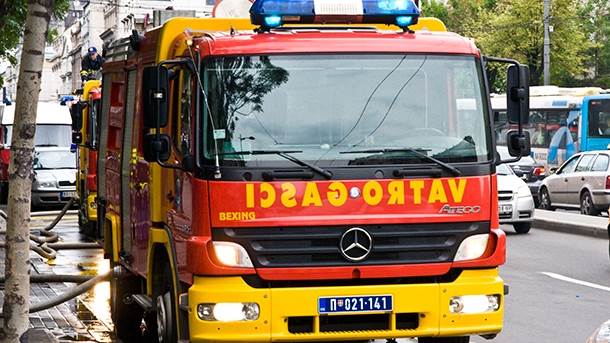  Požar u Niovom Sadu - piroman nožem napao vatrogasce  
