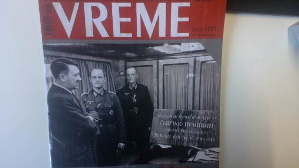 Hitler sa spomen-pločom Gavrilu Principu | Info | Srbija