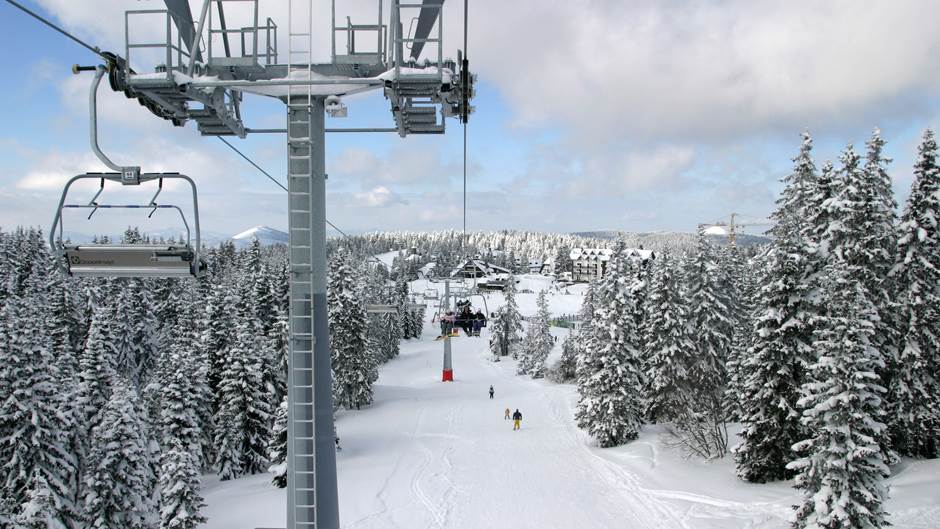  Kopaonik: Na stazama 20 centimetara snega, oko 1.000 skijaša 