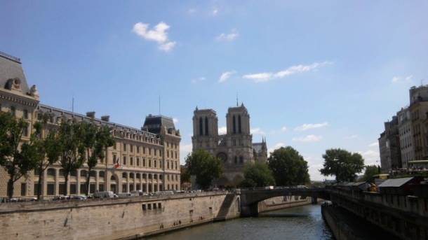  Prodaje se zgrada u Parizu za evro 