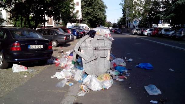  Đubre na ulicama zbog blokade deponije u Vinči 