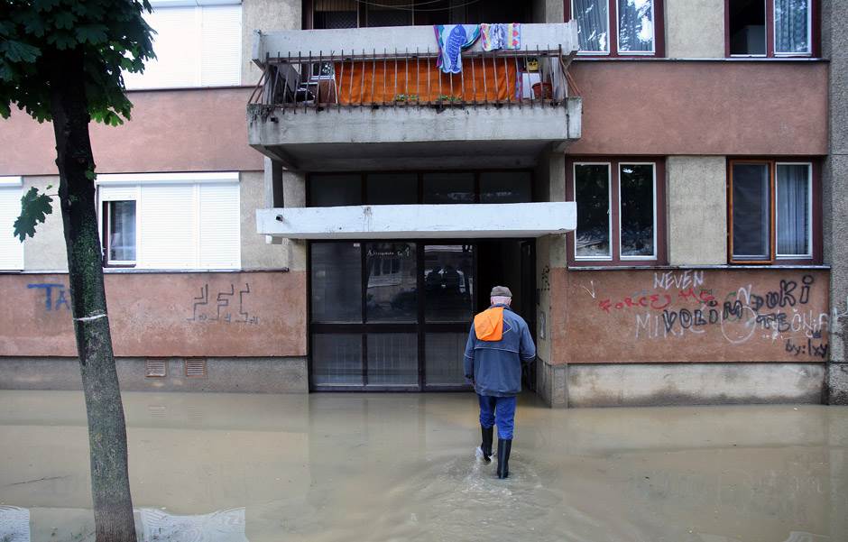  Ministri plate daju ugroženima u poplavama 