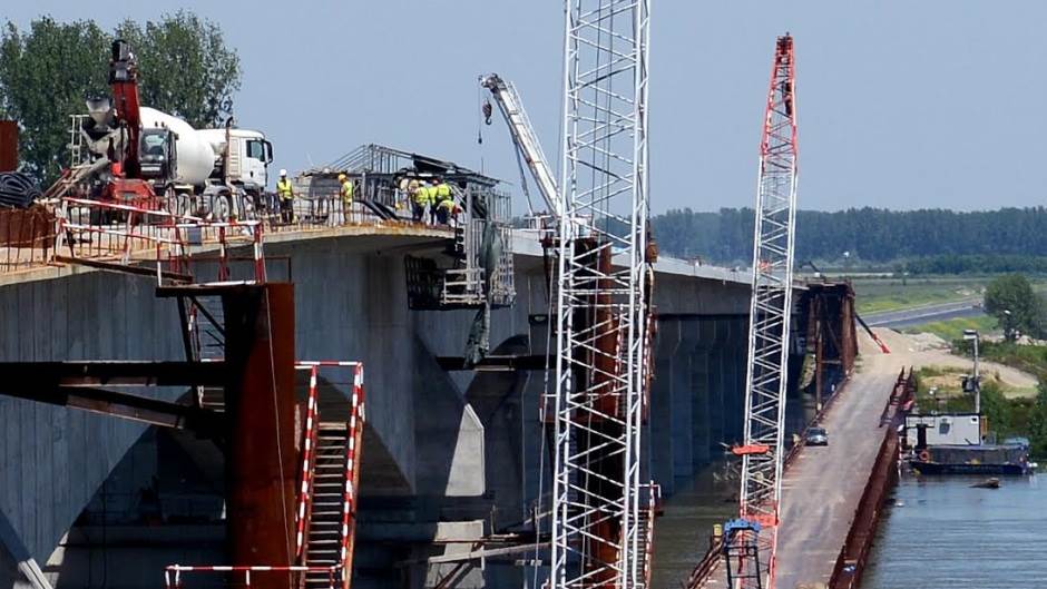  Teku radovi na mostu Zemun-Borča, Dunav ne preti 