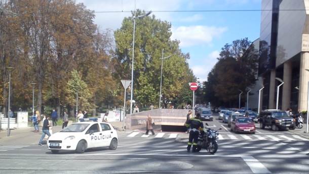  Potera u Beogradu: Udarili policajca kolima, pa pobegli u šumu 