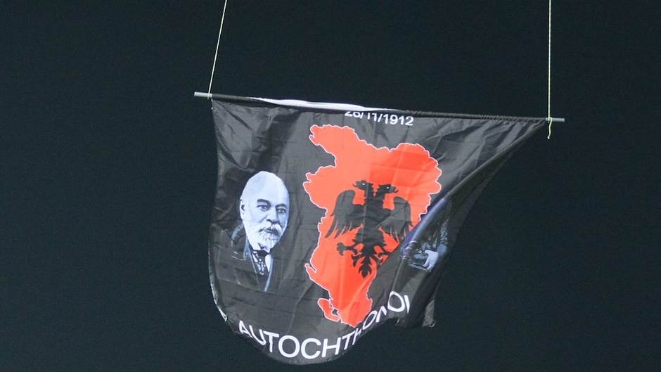  Načelnik policije: Zastava "velike Albanije" nađena u torbi Albanaca 
