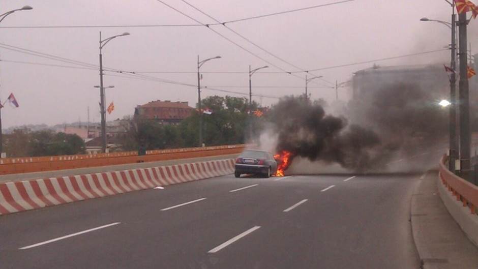 Zapalio se auto u centru Beograda 