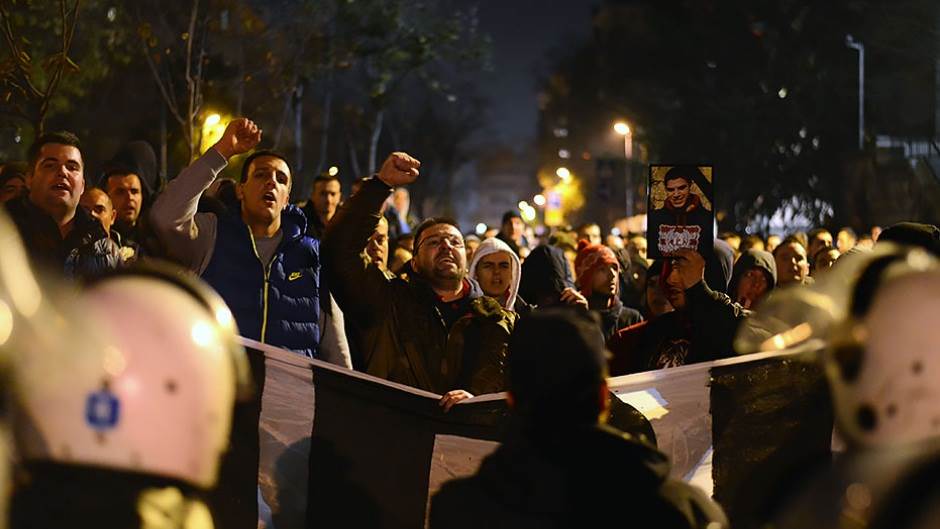  Navijači protestovali ispred turske ambasade u Beogradu 