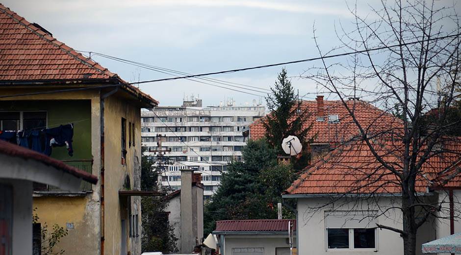  Izvršitelji odustali od rušenje zgrade na Voždovcu, stanari branili stanove telima 