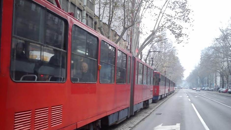  Zastoj tramvaja u Beogradu zbog bahatog parkiranja 