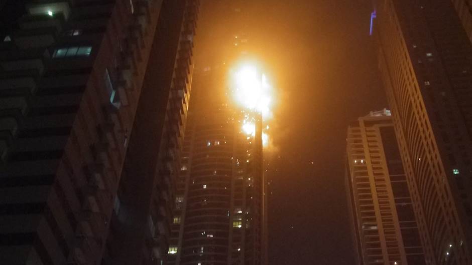  Požar na tornju u Dubaiju 