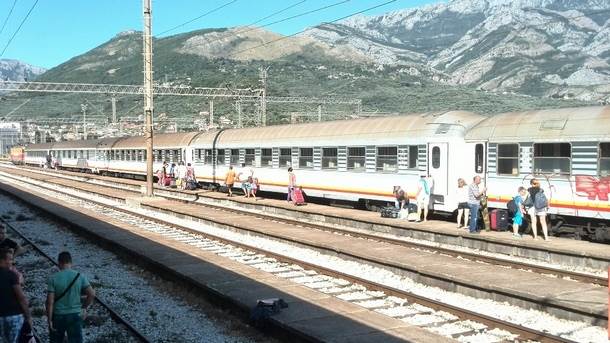  Vozovi u Crnoj Gori kasne tri i po minuta   
