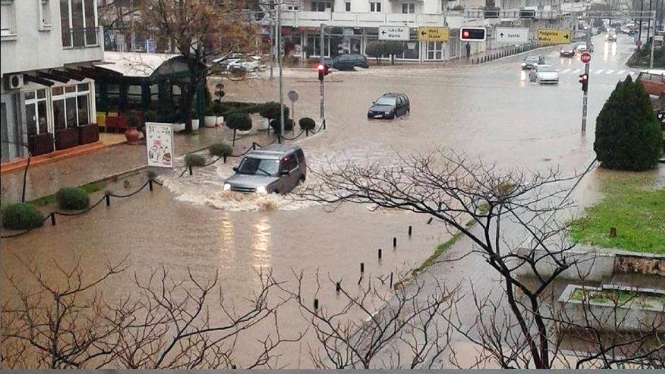  Kiša napravila haos u na crnogorskom primorju 
