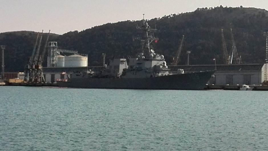  Crno more - ruski brod prati američki razarač 