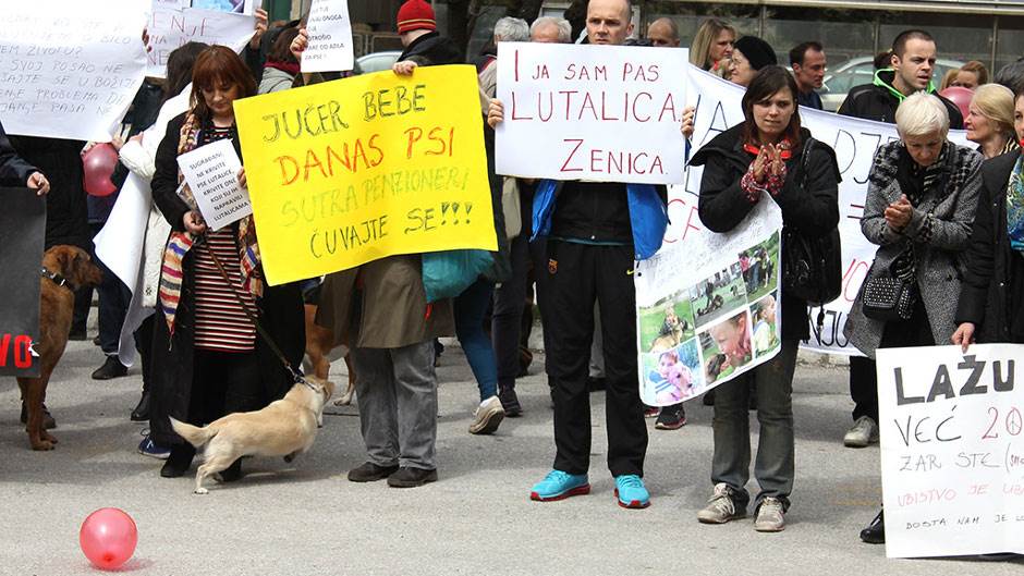  Sarajevo protestovalo zbog ubijanja pasa lutalica 
