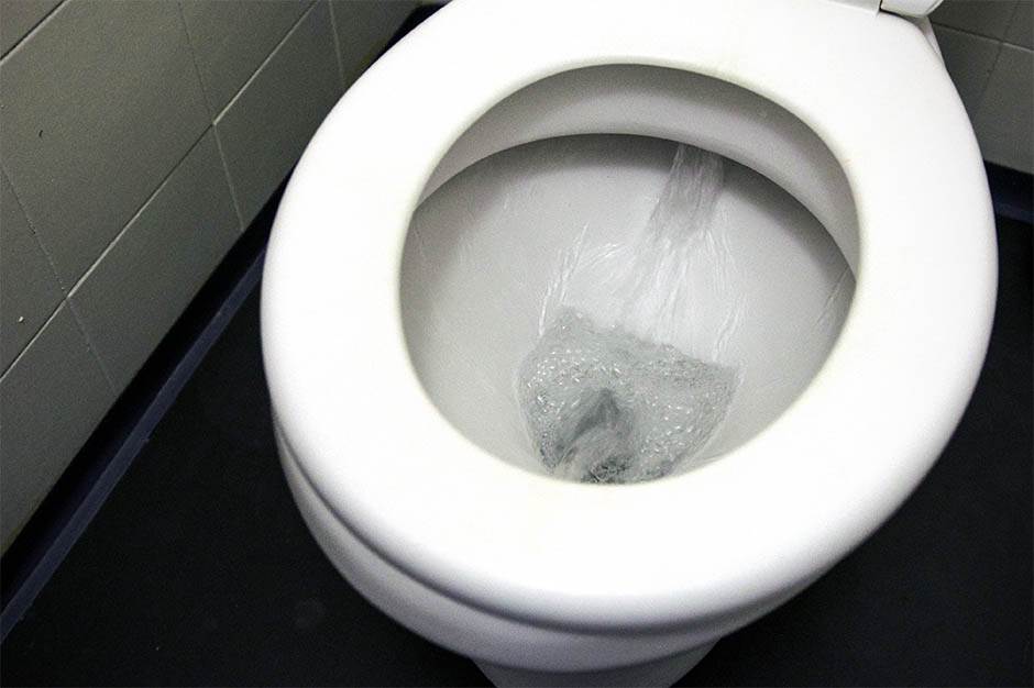  Mokrenje, odlaganje odlaska u wc 