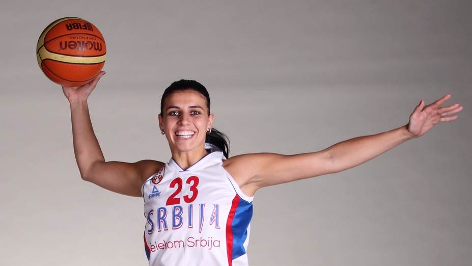  Ana Dabović trojka sa pola terena na Eurobasketu 2015 