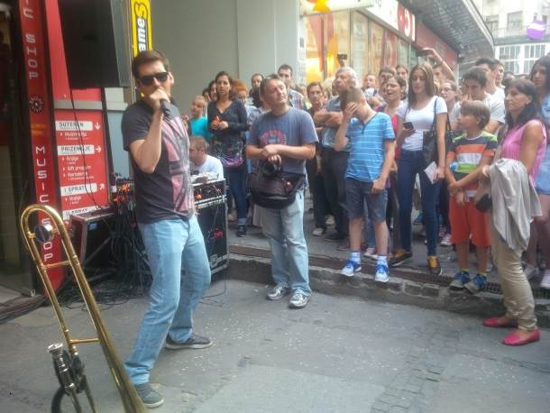  S.a.r.s održali mini koncert u Sremskoj 
