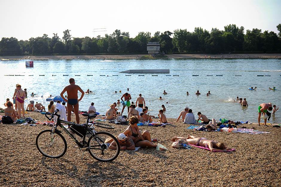  Beograd: Počela sezona kupanja na Adi Ciganliji 