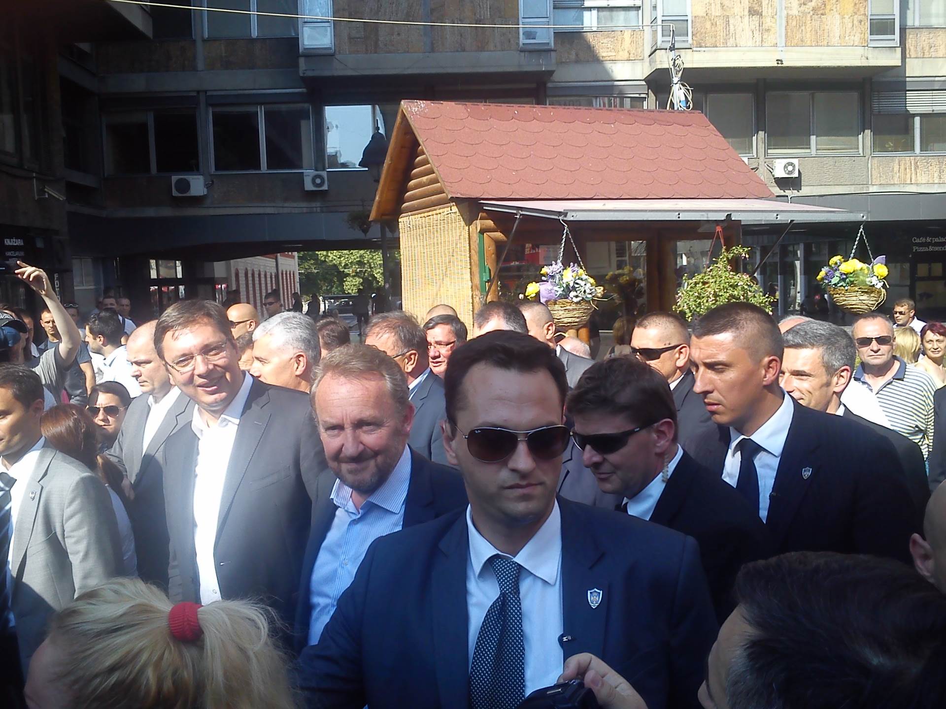  Aleksandar Vučić i Bakir Izetbegović nisu u dobrim odnosima, kaže Ivanić 
