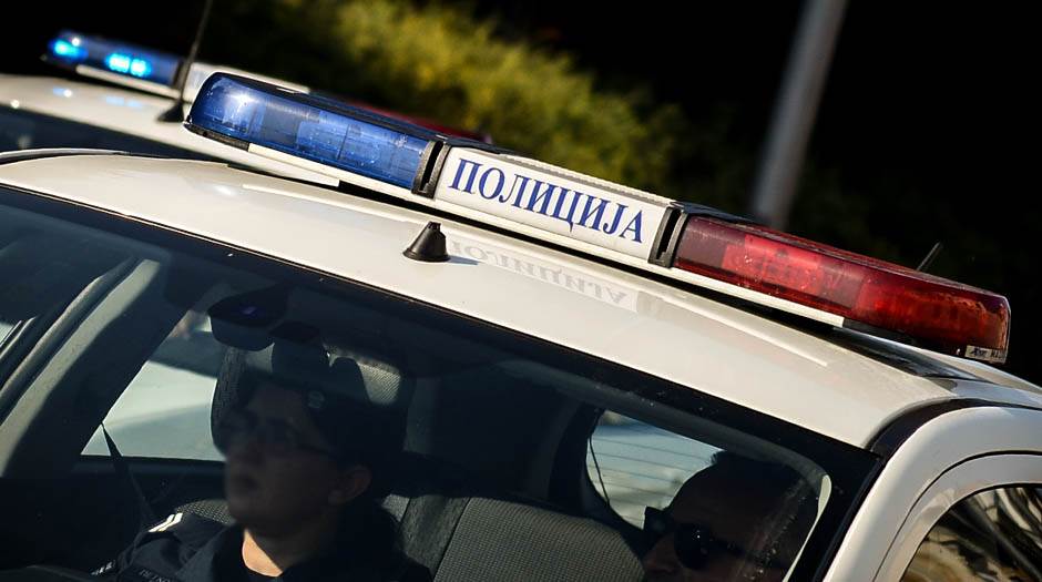  Dimitrovgrad - mladić ukrao automoibil, pa pregazio dvojicu pešaka 