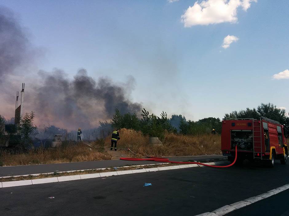  Novi Beograd: Požar u Bloku 44 