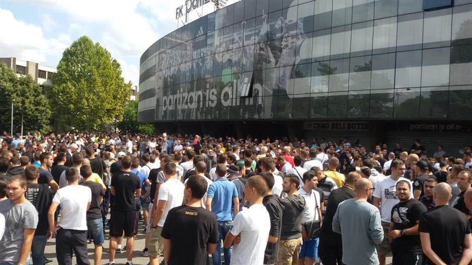  Održan skup "Za Duleta" kod stadiona Partizana 