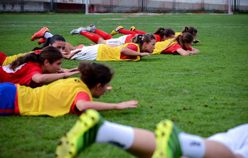  Fudbalerke u Španiji ženski fudbal minimalna plata 16 hiljada evra 