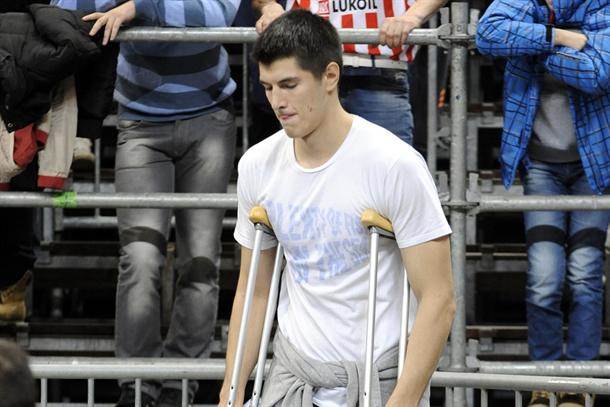  Luka Mitrović u martu na terenu  