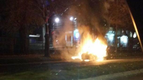  Beograd: Zapalio se automobil kod sajma 