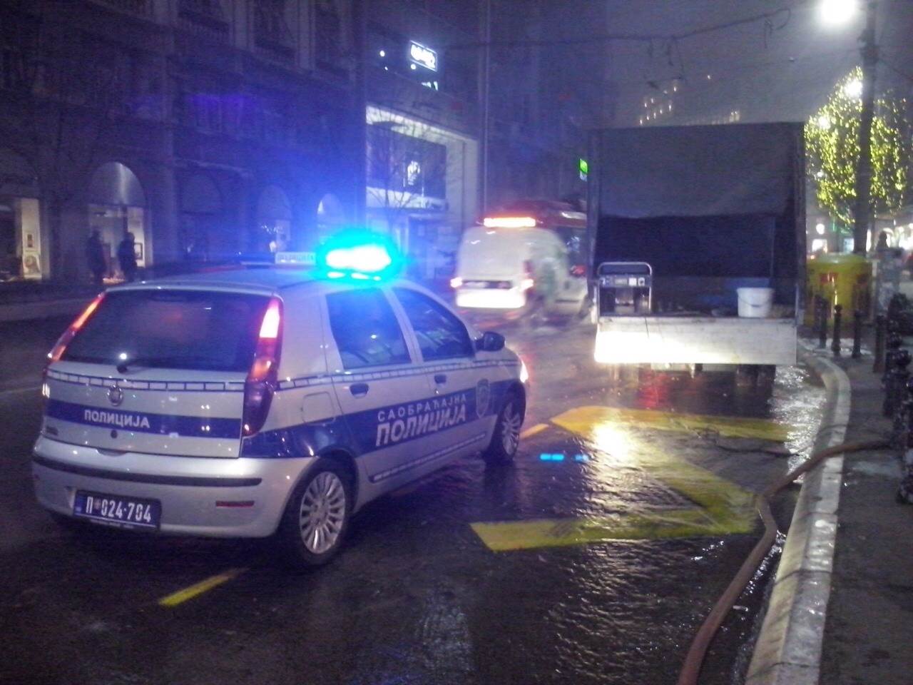  Beograd - Tuča na Terazijama - taksista oborio pešaka 