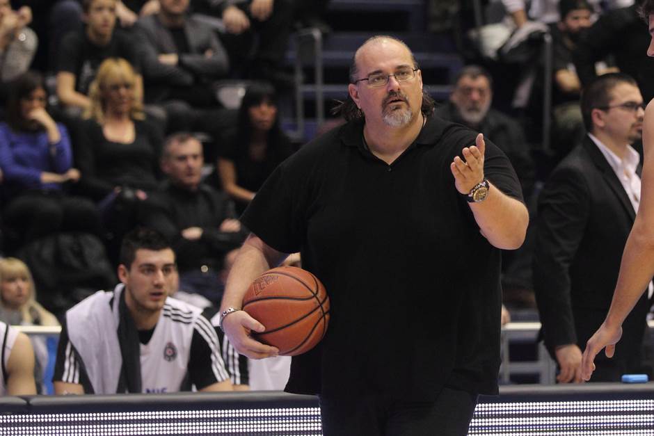  Aleksandar Džikić ljut na košarkaše Partizana 