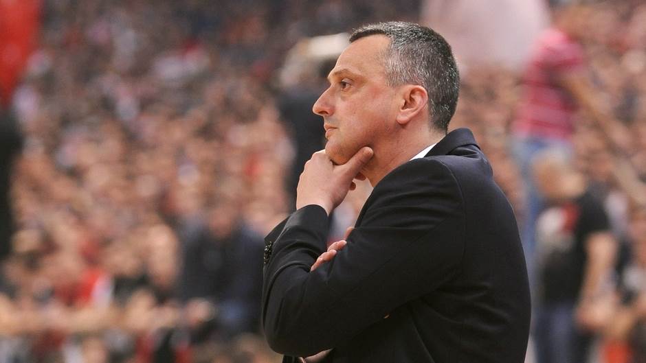  Da li Dejan Radonjić ostaje trener Crvene zvezde? 