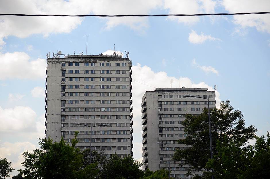  Ruši se zgrada na Novom Beogradu 