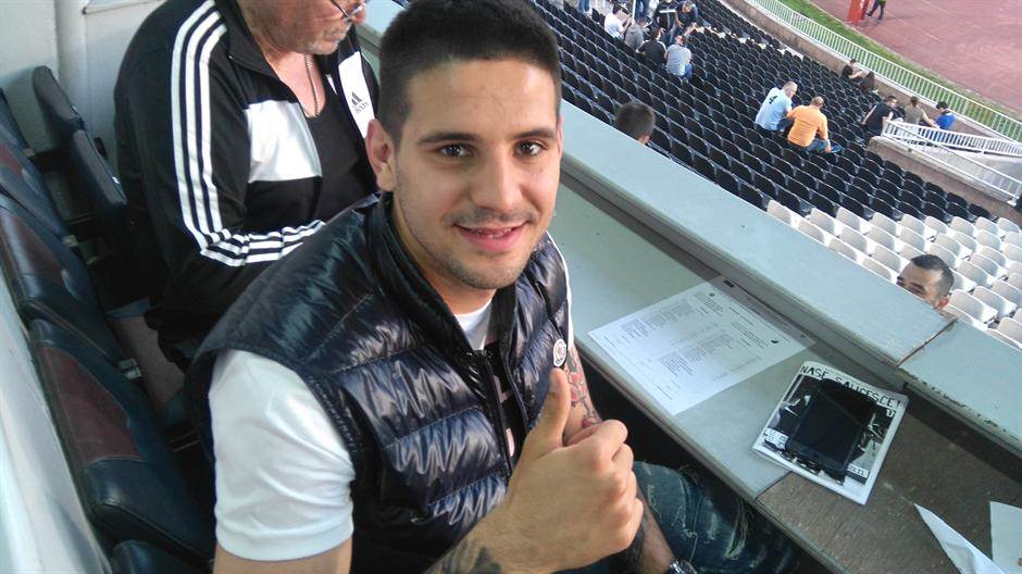  Aleksandar Mitrović gleda Partizan, dočekao kuhinju majke 