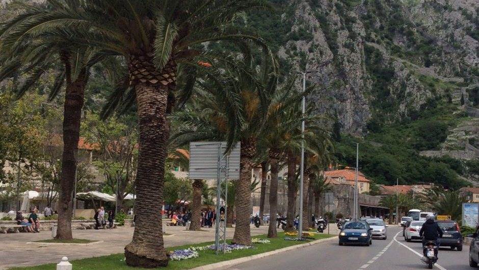  Kotor, Crna Gora: Dvojica poginula u bombaškom napadu 