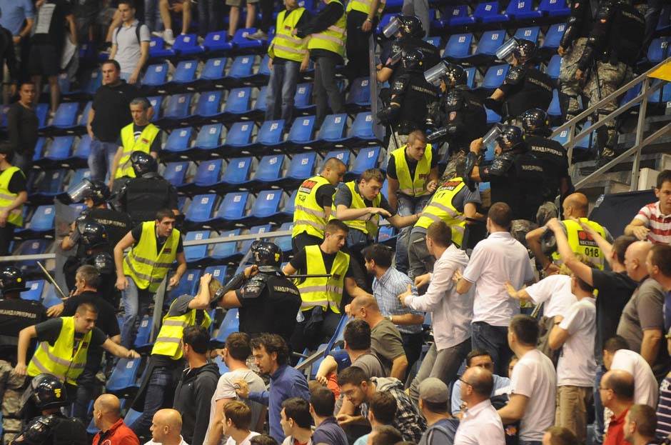  Kazne KLS za izgrede navijača na trećoj utakmici Zvezda - Partizan 
