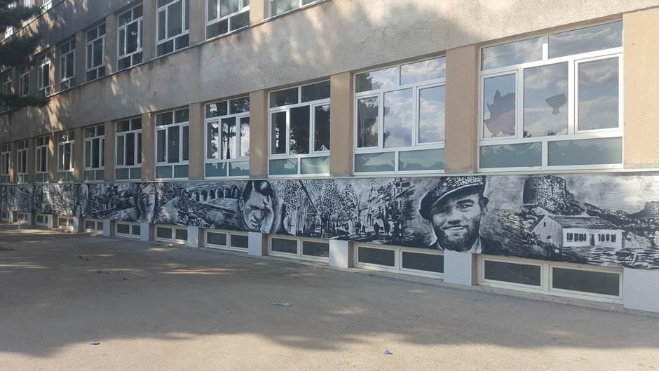  Murali velikana na zidu nikšićke škole (FOTO) 