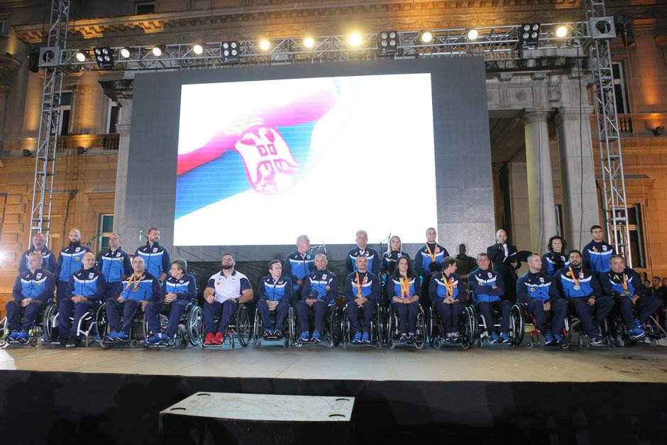  Doček za paraolimpijce ispred Skupštine 