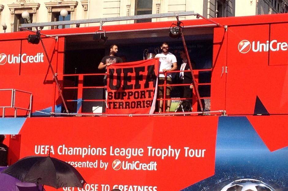 UEFA podržava terorizam na Trgu republike 