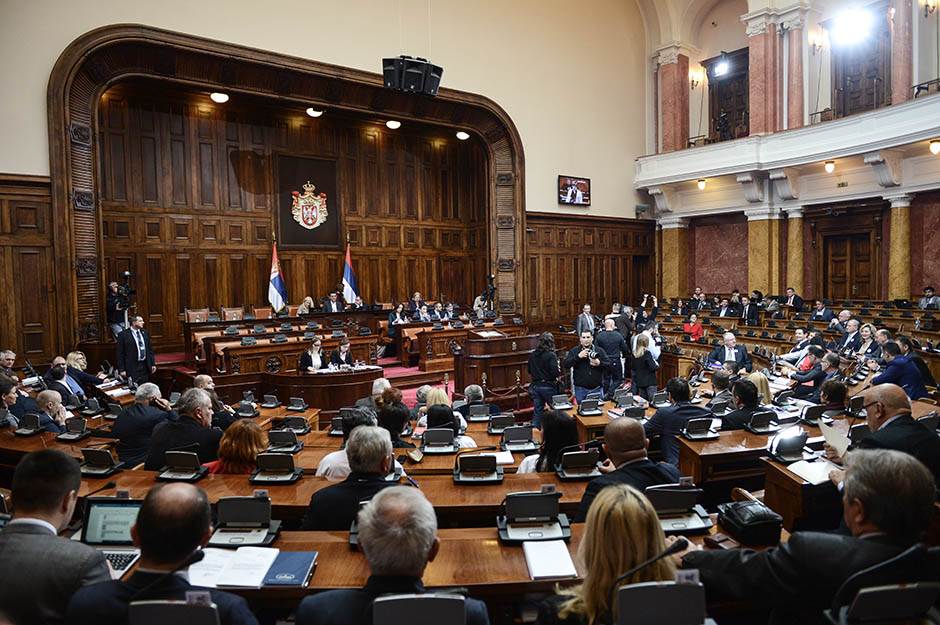 Poslanici Skupštine Srbije usvojili rebalans budžeta 