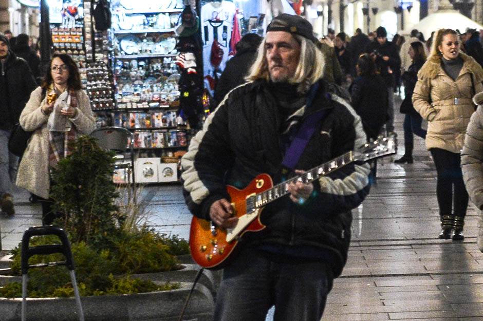  Zoran Ilić Tambura gitarista iz Kneza gitarista kojeg progone iz Knez Mihailove ulice 