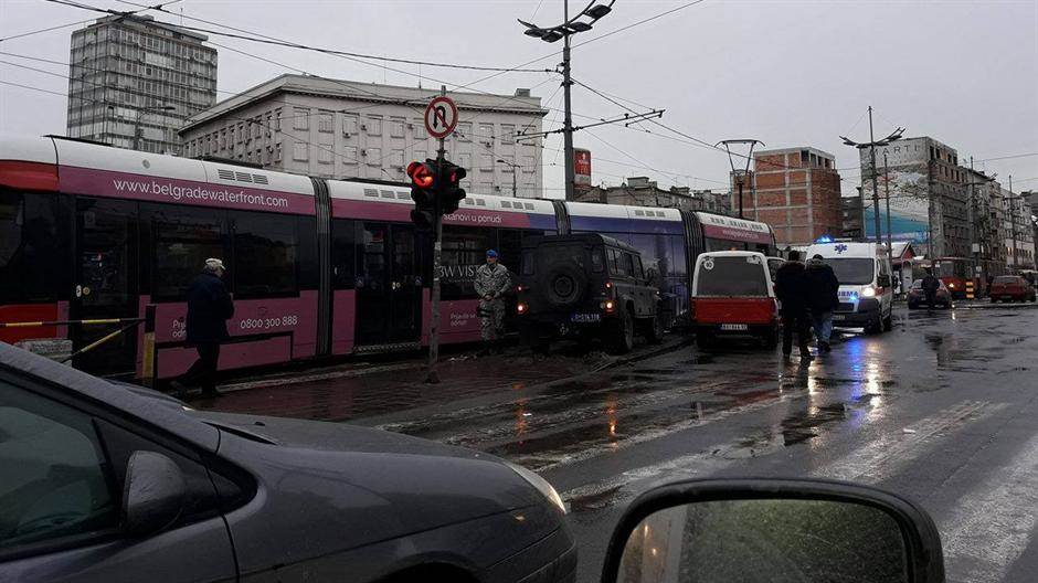  Beograd: Tramvaj izleteo iz šina, saobraćaj u prekidu 