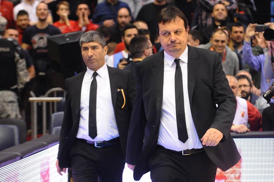  Ergin Ataman na Galatasaraj Baskonija napustio klubu na pet minuta (VIDEO) 