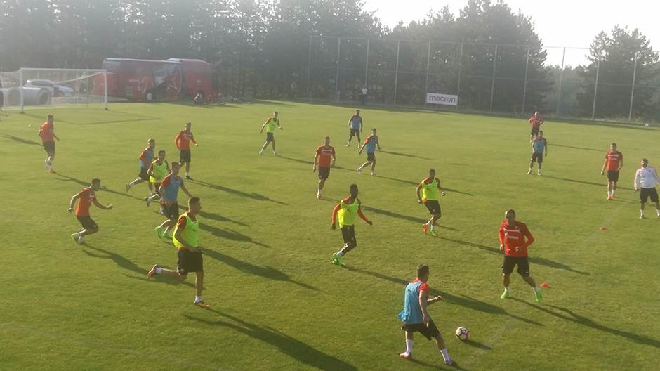  Nazire se tim FK Crvena zvezda, igra sa dva napadača 