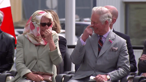  Princ Čarls i Kamila u Kanadi - smejali se nastupu dve devojke 