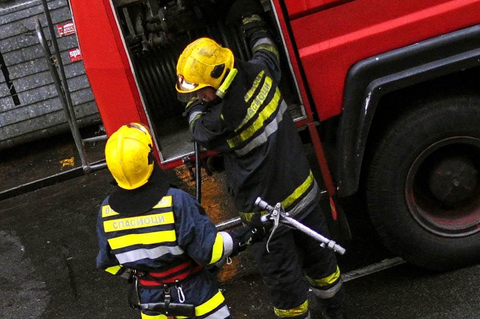  Beograd Požar na Čukarici, jedna osoba poginula, četvoro povređeno 