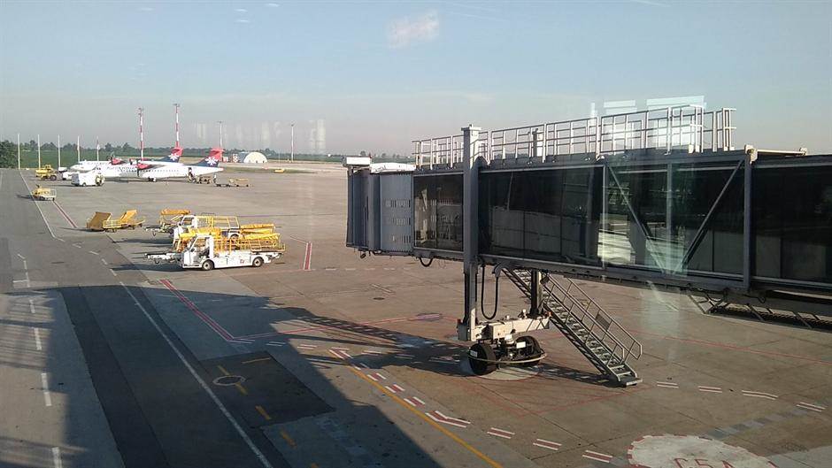  Nemački avion prinudno sleteo na aerodrom Beograd 