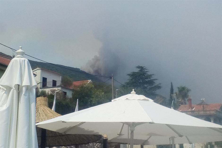  Požari u Crnoj Gori - vatra na 50 metara od kuća u Krašićima 