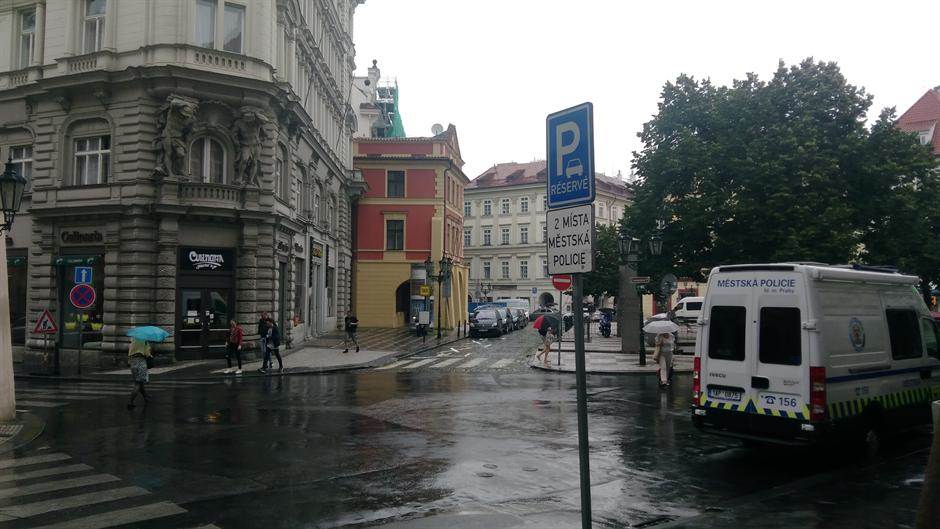  Kiša kvari atmosferu pred meč Sparta - Zvezda u Pragu 